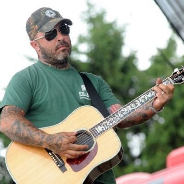 Aaron Lewis Net Worth | Celebrity Net Worth