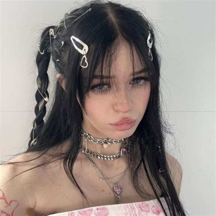 nevaaadaa (Veronika Kostei) Height, Weight, Age, Boyfriend, Family