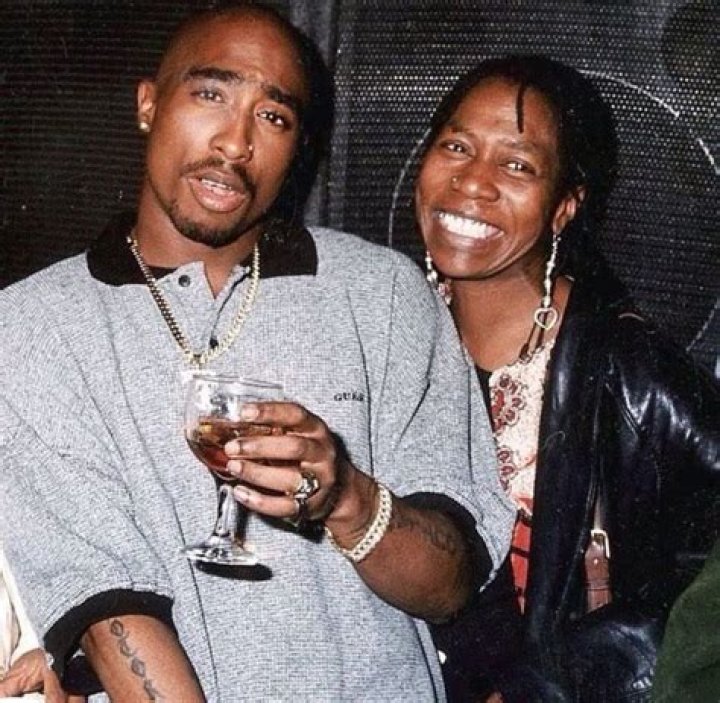 Tupac Shakur Height, Weight, Age, Girlfriend, Family, Facts, Biography