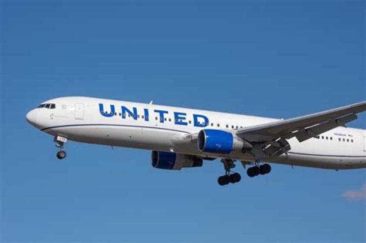 United Passenger Tracks Lost Bag and Learns Airline Is Lying